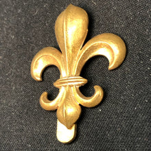 Charger l'image dans la galerie, Original WW2 British Army Cap Badge - Manchester Regiment - The Militaria Shop