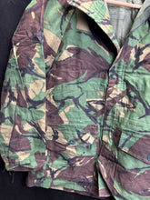 Lade das Bild in den Galerie-Viewer, Surplus British Army DPM Pattern Camouflaged Smock Windproof Cadet-160/84 - The Militaria Shop