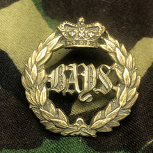 Load image into Gallery viewer, Original Pre-WW1 British Army 2nd Dragoon Guards (Queen's Bays) Cap Badge - The Militaria Shop