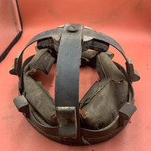Charger l'image dans la galerie, Original WW2 British Army Mk2 Brodie Helmet Liner X Pad & Screw - 7 - 1939 Dated - The Militaria Shop