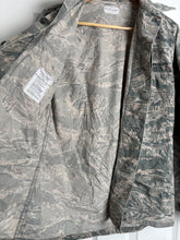 Charger l'image dans la galerie, Surplus US Air Force UCP Uniform Jacket 34 Regular - The Militaria Shop