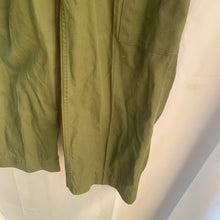 Lade das Bild in den Galerie-Viewer, Genuine British Army OD Green Lightweight Trousers - Size 26" Waist - The Militaria Shop