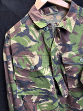 Charger l'image dans la galerie, Surplus British Army DPM Camouflaged Jacket Combat Lightweight-170/104 - The Militaria Shop