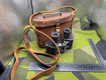 Charger l'image dans la galerie, Original Pair of British Army WW1 Dated Binoculars in Leather Case - The Militaria Shop