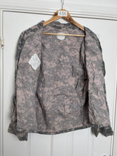 Charger l'image dans la galerie, Surplus US Army ACU Combat Uniform Jacket -Size Large-Short - The Militaria Shop