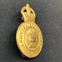 Charger l'image dans la galerie, Original British Army WW1 / WW2 Army Catering Corps Cap / Collar Badge - The Militaria Shop