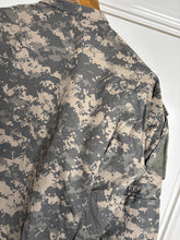 Charger l'image dans la galerie, Surplus US Army ACU Combat Uniform Jacket-Medium Regular - The Militaria Shop