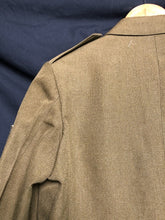 Lade das Bild in den Galerie-Viewer, British Army Grade 1 No.2 Dress Uniform Jacket - Size 170/100/84 - The Militaria Shop