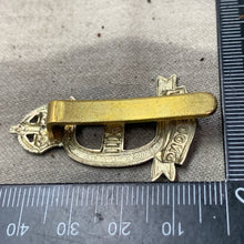 Load image into Gallery viewer, Original WW2 British Army 22nd Dragoon Guards Cap Badge - King's Crown - The Militaria Shop