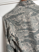 Charger l'image dans la galerie, Surplus US Air Force UCP Uniform Jacket 34 Regular - The Militaria Shop