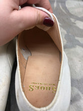 Load image into Gallery viewer, Genuine British Army Women's White Summer Shoes - WW2 Pattern - Size UK 6 L - The Militaria Shop