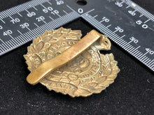 Charger l'image dans la galerie, Original WW1 British Army Royal Engineers GV Cap Badge - The Militaria Shop