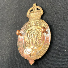 Lade das Bild in den Galerie-Viewer, WW1 British Army Cap Badge - Household Battalion - The Militaria Shop