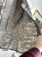 Charger l'image dans la galerie, Surplus US Army ACU Combat Uniform Jacket-Medium Long - The Militaria Shop