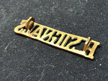 Charger l'image dans la galerie, Original WW2 British Army Brass Shoulder Title - Royal Signals - The Militaria Shop