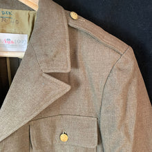 Lade das Bild in den Galerie-Viewer, Original WW2 US Army Class A Dress Jacket 1940 - Private Ryan Prop - 39 Regular - The Militaria Shop