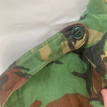 Charger l'image dans la galerie, Original British Army 68 Pattern DPM Camouflaged Smock - Size 1 - 36" Chest - The Militaria Shop