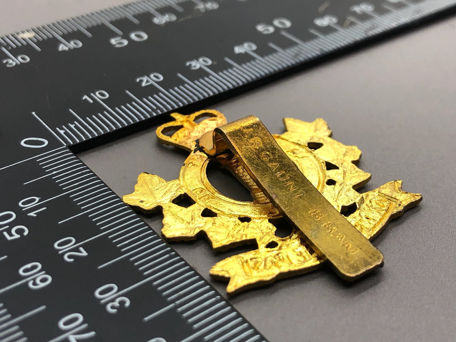 Vintage Canadian Army Régiment de Hull (Le Régiment de Hull (RCAC)) Cap Badge - The Militaria Shop