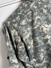 Charger l'image dans la galerie, Surplus US Army ACU Combat Uniform Jacket-Small Short - The Militaria Shop