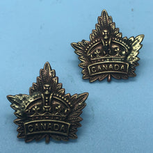 Charger l'image dans la galerie, Genuine Canadian Army Maple Leaf Canada Collar Badges Pair - The Militaria Shop