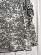 Charger l'image dans la galerie, Surplus US Army ACU Combat Uniform Jacket-Medium Long - The Militaria Shop