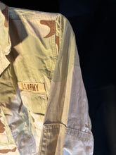 Charger l'image dans la galerie, Gulf War US Army DCU Camouflaged Combat Field Coat/Jacket - Small/Short - The Militaria Shop