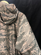 Lade das Bild in den Galerie-Viewer, US Air Force ABU Camo Orc Industries Parka Improved Rain Jacket - Medium - The Militaria Shop