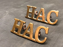 Load image into Gallery viewer, Original WW1 British Army Brass Shoulder Titles - Honourable Artillery Company - The Militaria Shop