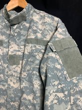 Charger l'image dans la galerie, US Army Issue ACU Digicam Digital Camouflage Ripstop Shirt - Medium Long - The Militaria Shop
