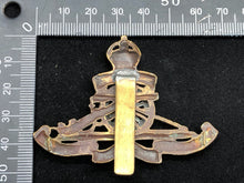 Charger l'image dans la galerie, Original WW1 British Army Royal Artillery Cap Badge - The Militaria Shop