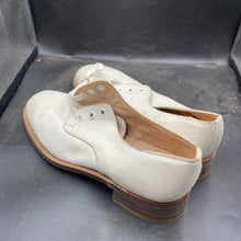 Charger l'image dans la galerie, Genuine British Army Summer White Dress Shoes - Size 230 - Approx UK 4.5 - The Militaria Shop