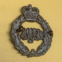 Lade das Bild in den Galerie-Viewer, Genuine British Army 2nd Dragoon Guards Cap Badge - The Militaria Shop