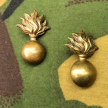 Load image into Gallery viewer, Original WW2 British Army Collar Badges - Royal Artillery - The Militaria Shop