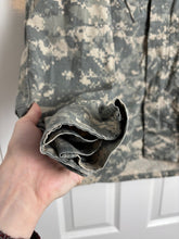 Charger l'image dans la galerie, Surplus US Army ACU Combat Uniform Jacket-Small Regular - The Militaria Shop