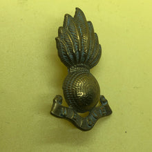 Load image into Gallery viewer, Original WW1/WW2 British Army Royal Artillery Cap Badge - The Militaria Shop