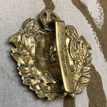Load image into Gallery viewer, Original WW1 British Army Lincolnshire Yeomanry Regiment Cap Badge - The Militaria Shop