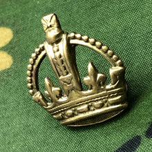 Lade das Bild in den Galerie-Viewer, Original WW1/WW2 British Army Rank Crown - The Militaria Shop