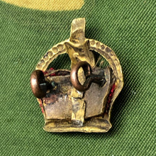 Lade das Bild in den Galerie-Viewer, Original WW1/WW2 British Army Rank Crown - The Militaria Shop