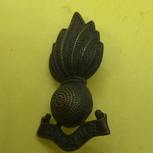 Load image into Gallery viewer, Original WW1/WW2 British Army Royal Artillery Cap Badge - The Militaria Shop