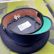 Lade das Bild in den Galerie-Viewer, Original British Army Royal Dragoon Guards Peaked Cap - Size 57cm - The Militaria Shop