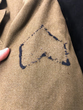 Lade das Bild in den Galerie-Viewer, Original WW2 US Army Class A Dress Jacket - Private Ryan Prop - 38" Regular - The Militaria Shop