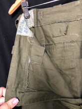 Lade das Bild in den Galerie-Viewer, Genuine British Army OD Green Lightweight Combat Trousers - Size 80/80/96 - The Militaria Shop