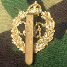 Load image into Gallery viewer, Original WW2 British Army Cap Badge - Royal Armoured Corps - The Militaria Shop