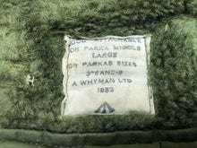 Lade das Bild in den Galerie-Viewer, Original Korean War Era British Army Middle Parka Detatchable Hood - Size Large - The Militaria Shop