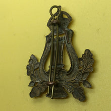 Load image into Gallery viewer, Original WW2 British Army Musicians Cap Badge - The Militaria Shop