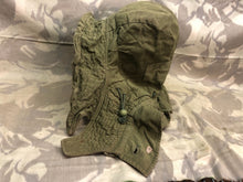 Lade das Bild in den Galerie-Viewer, Original Korean War Era British Army Middle Parka Detatchable Hood - Size Large - The Militaria Shop