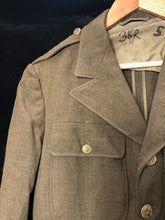 Lade das Bild in den Galerie-Viewer, Original WW2 US Army Class A Dress Jacket - Private Ryan Prop - 38" Regular - The Militaria Shop