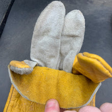 Charger l'image dans la galerie, Original WW2 Onwards British Army Pair of Welding Gloves - REME Issue - The Militaria Shop
