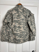 Lade das Bild in den Galerie-Viewer, Surplus US Army ACU Combat Uniform Jacket-Small Regular - The Militaria Shop