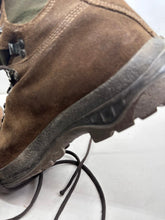 Lade das Bild in den Galerie-Viewer, British Army Surplus Brown Leather Combat Boots - Meindl - Size UK 9 M - The Militaria Shop